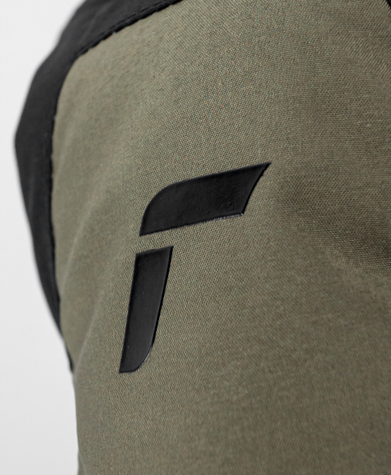 NAME: Reusch Raptor R-TEX® XT TOUCH-TEC // INSULATION: TecFill // PALM: Micro Suede // SHELL: Softshell, Neoprene (partially recycled in running change) // MEMBRANE: R-TEX® XT // COLOUR: 5710 burnt olive / black