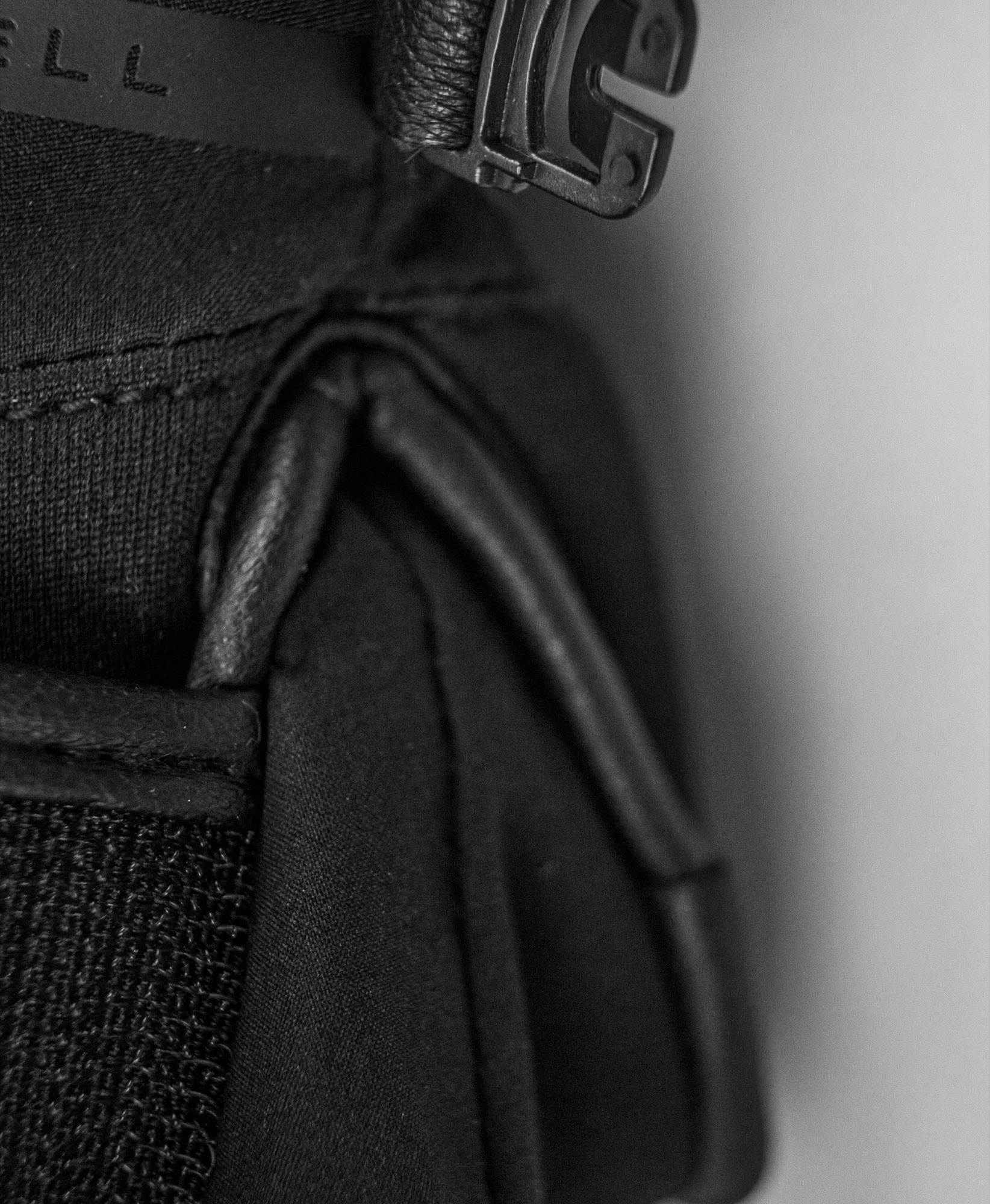 NAME: Reusch Tessa STORMBLOXX™ // INSULATION: PrimaLoft® Gold // PALM: Goatskin // SHELL: Softshell Premium // COLOUR: 7700 black