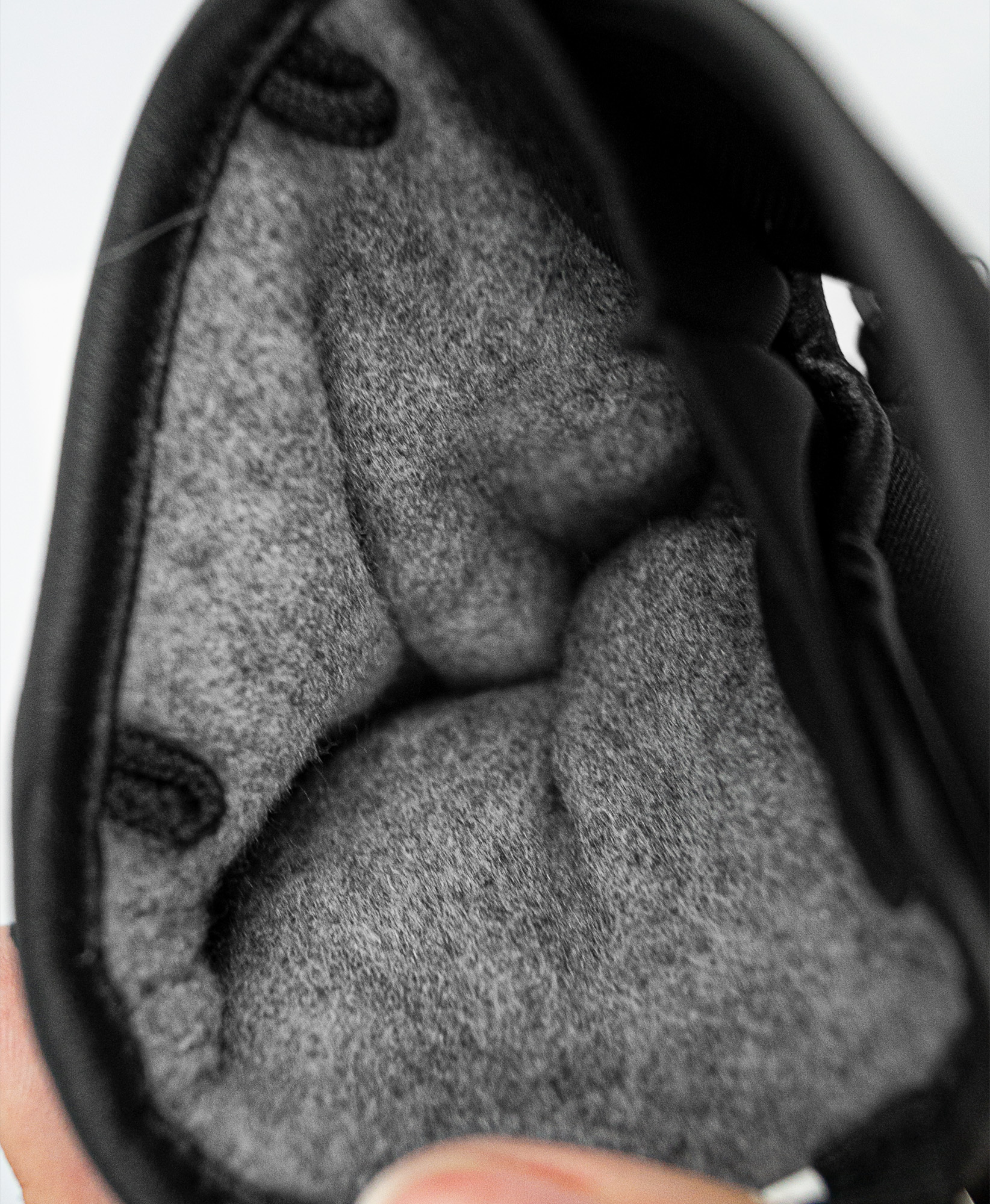 NAME: Reusch Mara R-TEX® XT // INSULATION: PrimaLoft® Gold // PALM: R-TEX® XT // SHELL: Softshell Premium // COLOUR: black / pied de poule