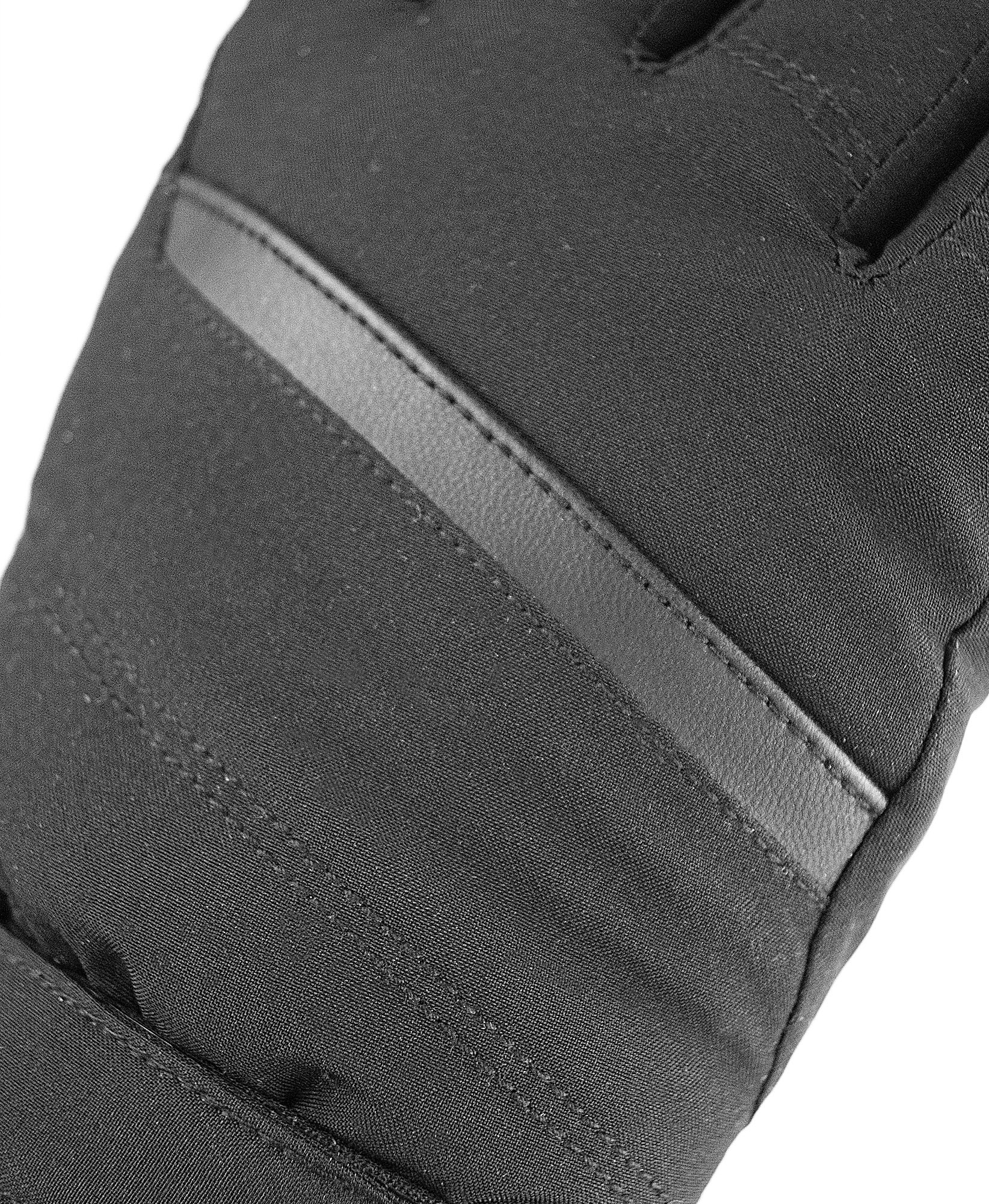 NAME: Reusch Sandy GORE-TEX // INSULATION: TecFill™ (recycled) // PALM: GORE-TEX // SHELL: Softshell // COLOUR: black / silver