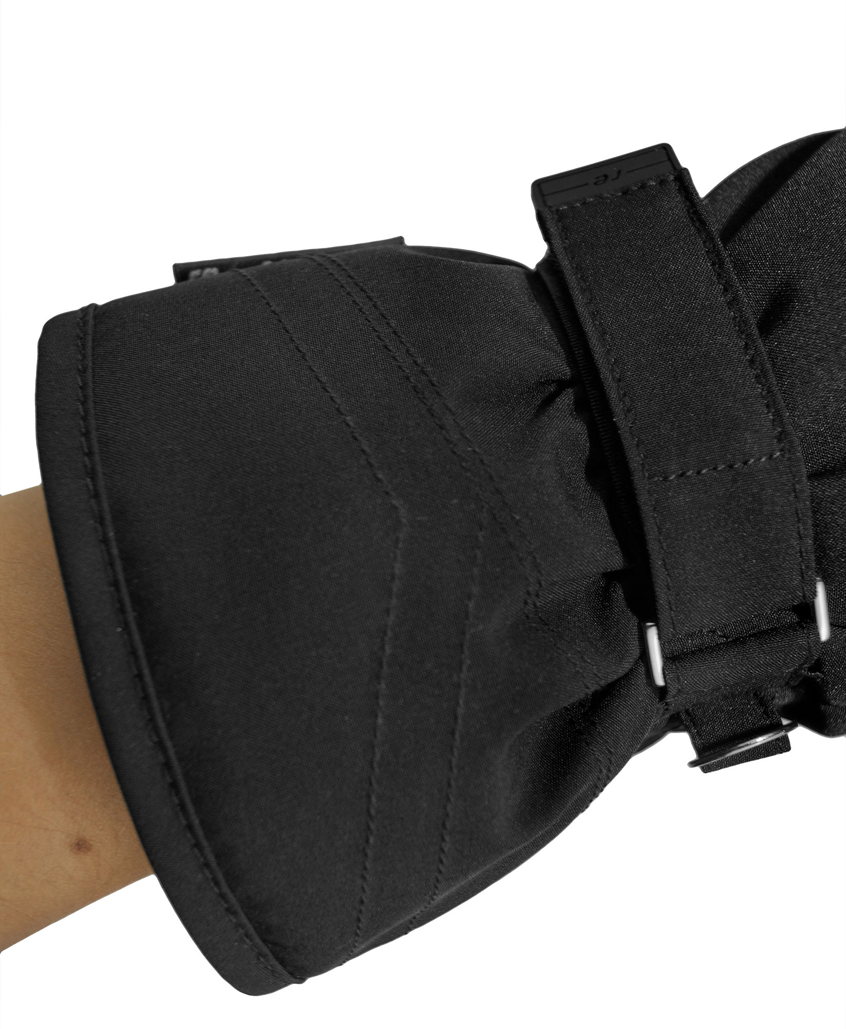 NAME: Reusch Helena R-TEX® XT Mitten // INSULATION: PrimaLoft® Gold // PALM: R-TEX® XT (recycled) // SHELL: Softshell // COLOUR: black / silver