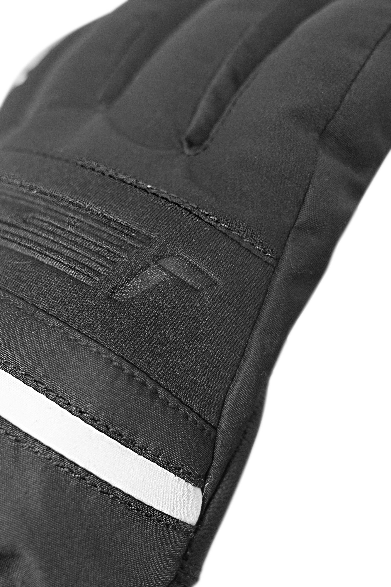 NAME: Reusch Brandon R-TEX® XT // INSULATION: TecFill // PALM: Quantum PU // SHELL: Softshell Premium, Water Repellent Shell // MEMBRANE: R-TEX® XT // COLOUR: 7701 black / white